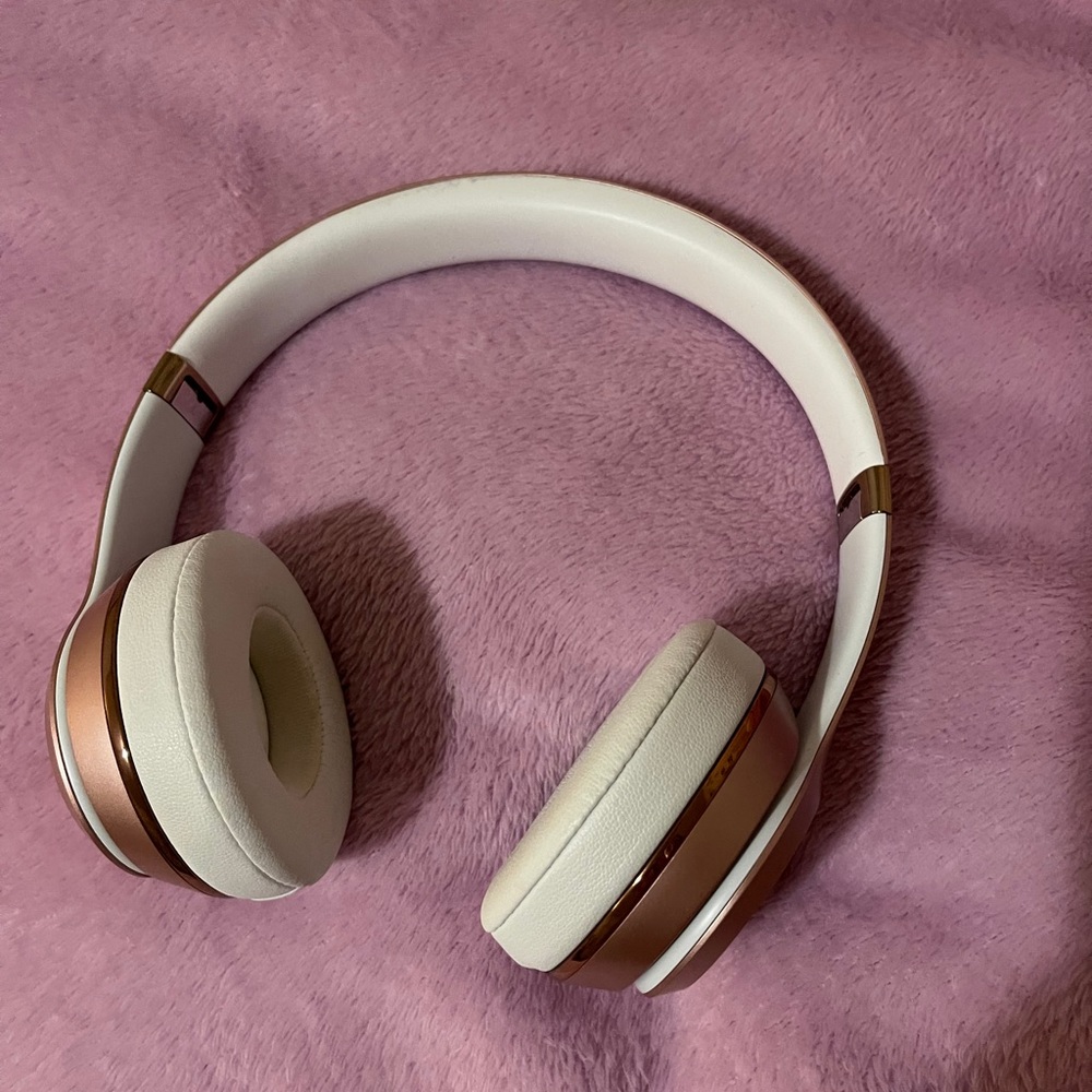 Rose Gold Bluetooth Wireless Beats